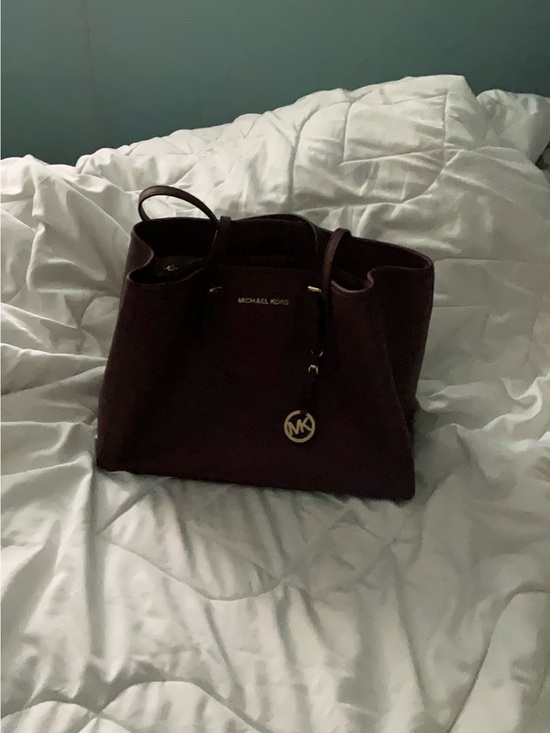 Michael Kors Handbags - Michael Kors tore handbag